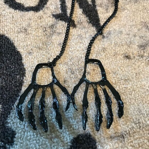 Gothic Black Skeleton Hands necklace, Adjustable chain, Engraved detailing - Picture 3 of 4